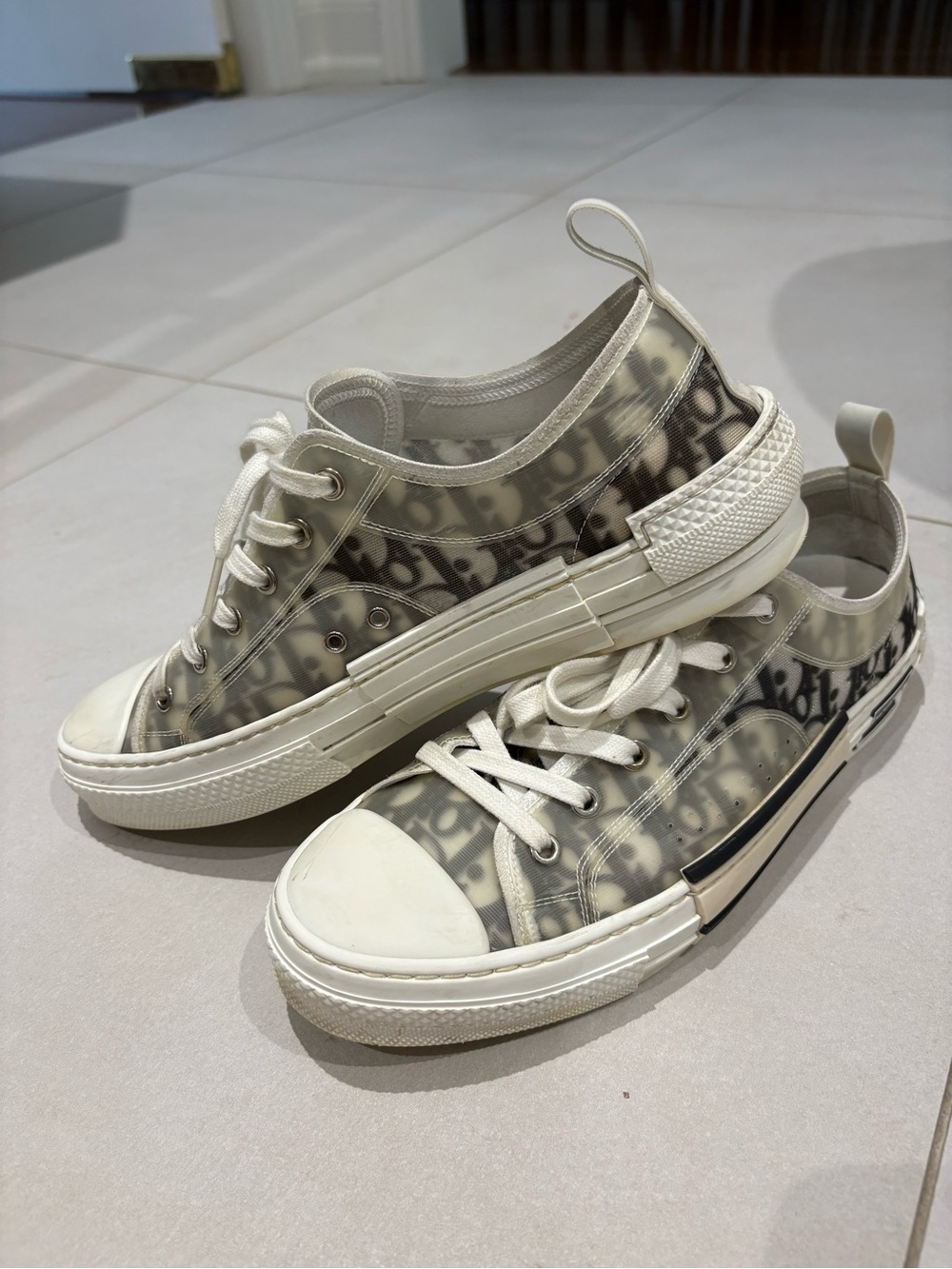 Men’s Dior White and Black Dior Oblique Canvas B23 League Low-Top Sneaker